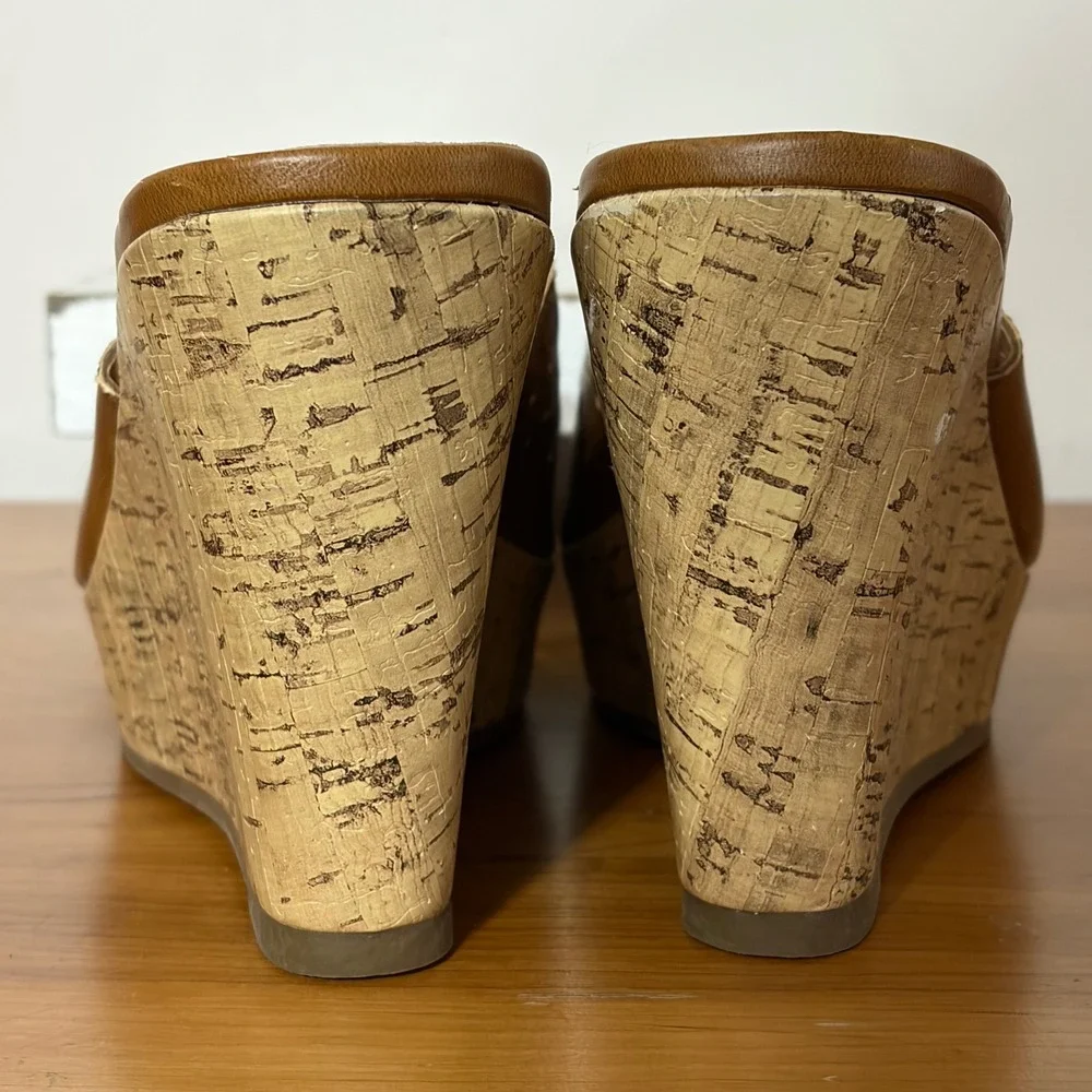 Mudd Womens Khloe Cognac Brown Laser Cut‎ Cork Wedge Platform Sandals Size 8.5